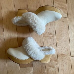 NWOT Misha and Puff Shearling Clogs